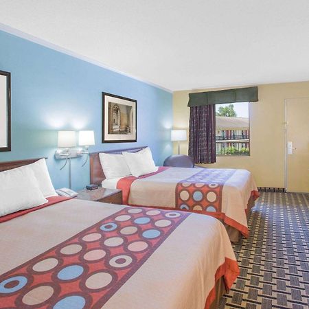 Super 8 By Wyndham Jasper Hotel Exterior photo