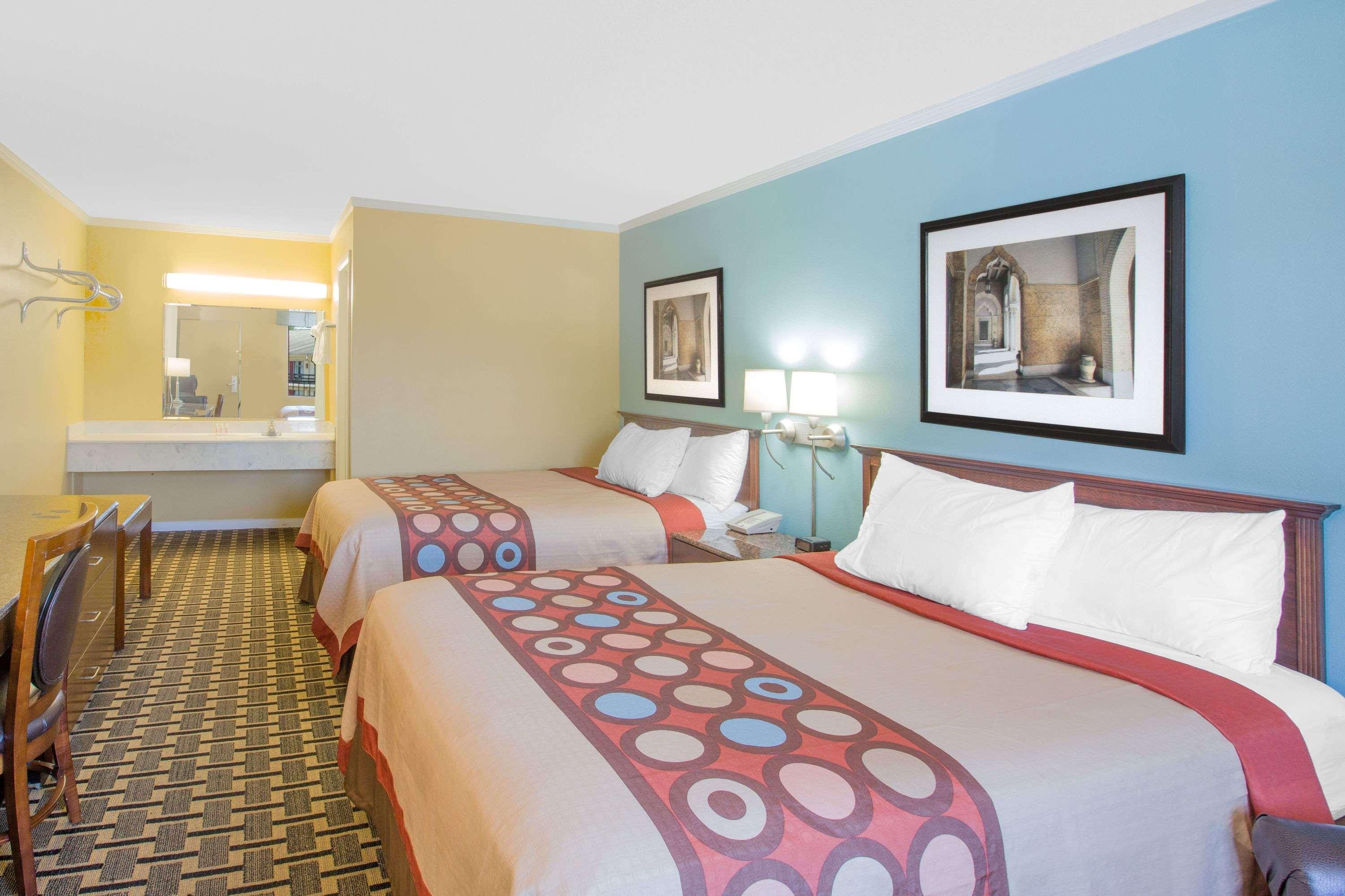 Super 8 By Wyndham Jasper Hotel Exterior photo