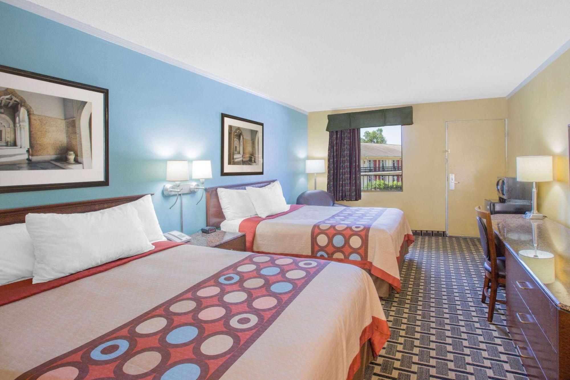 Super 8 By Wyndham Jasper Hotel Exterior photo