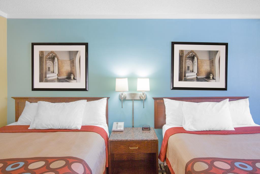 Super 8 By Wyndham Jasper Hotel Room photo